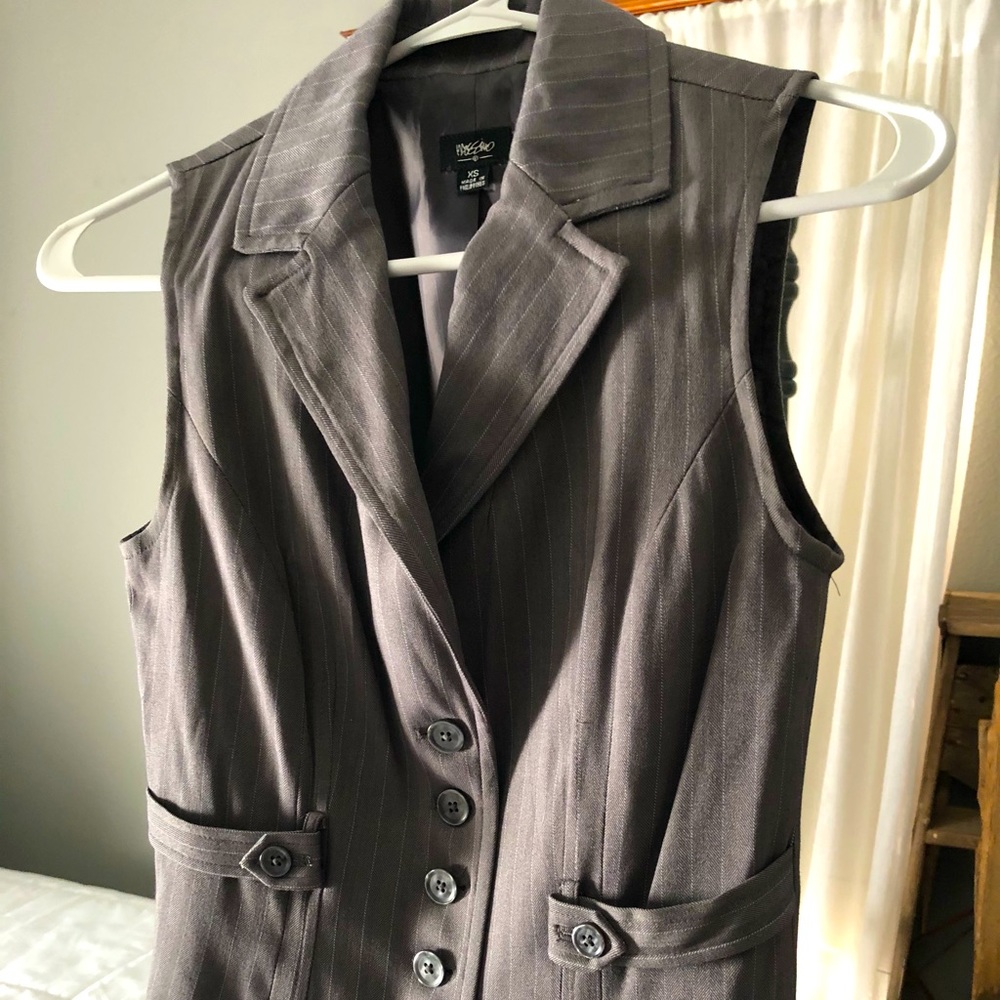 Early 2000’s adorable vest🥰